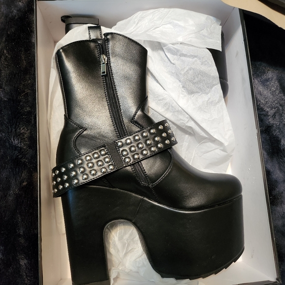 Platform Boots - Picture 4 of 5